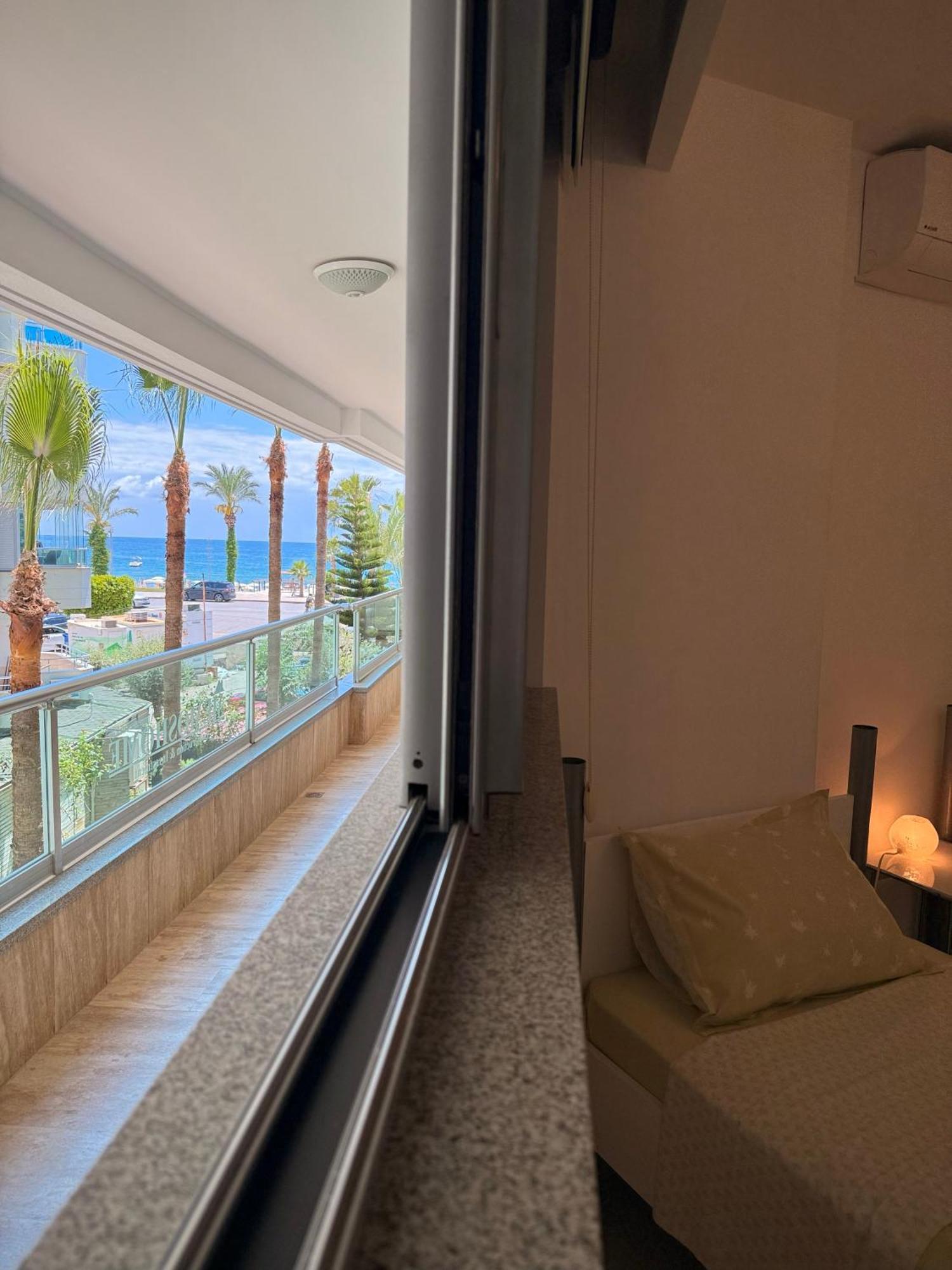 Apartament Sa Apartments! Beachfront With Sea View & Pool *