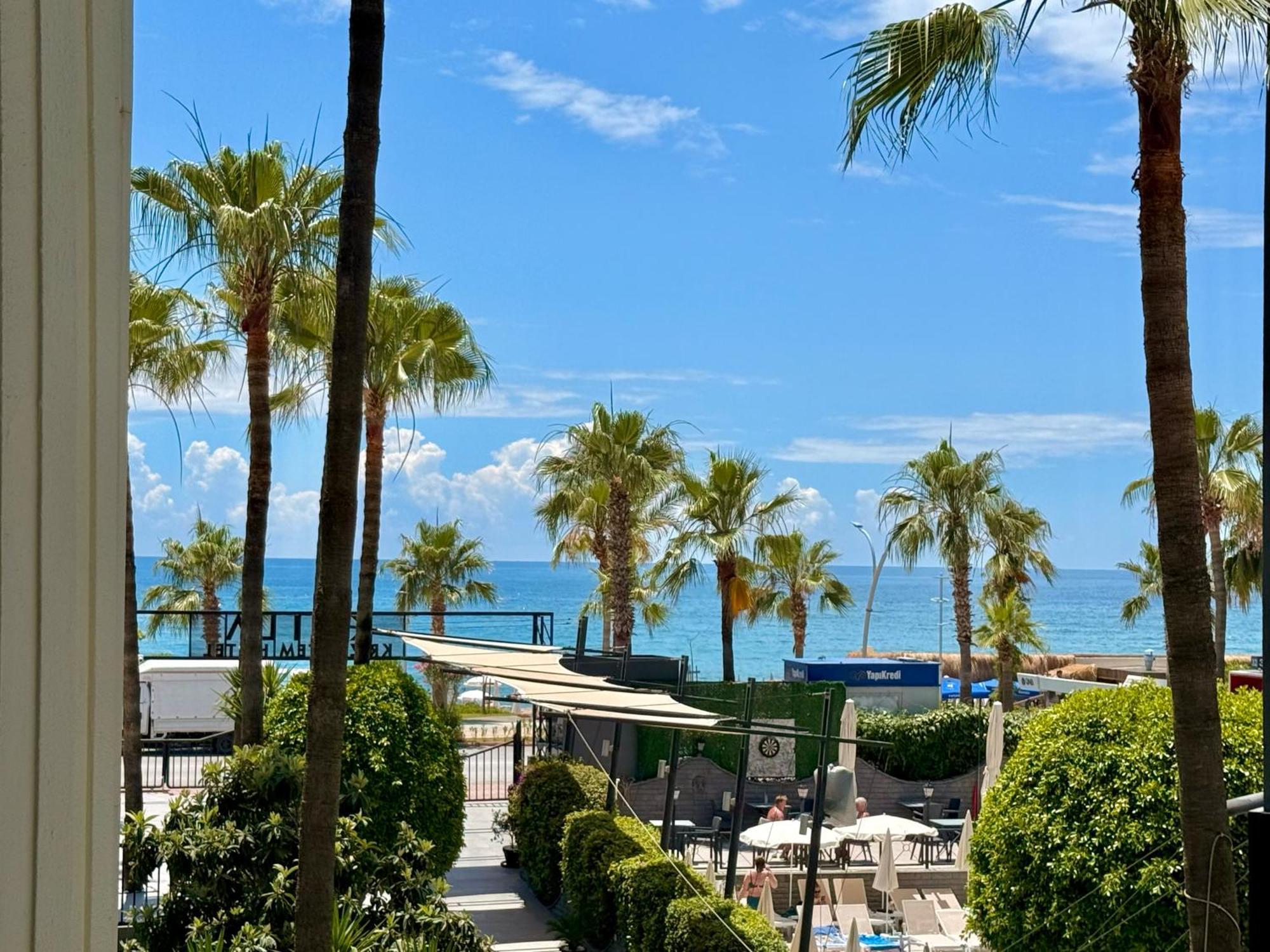Sa Apartments! Beachfront With Sea View & Pool Apartament