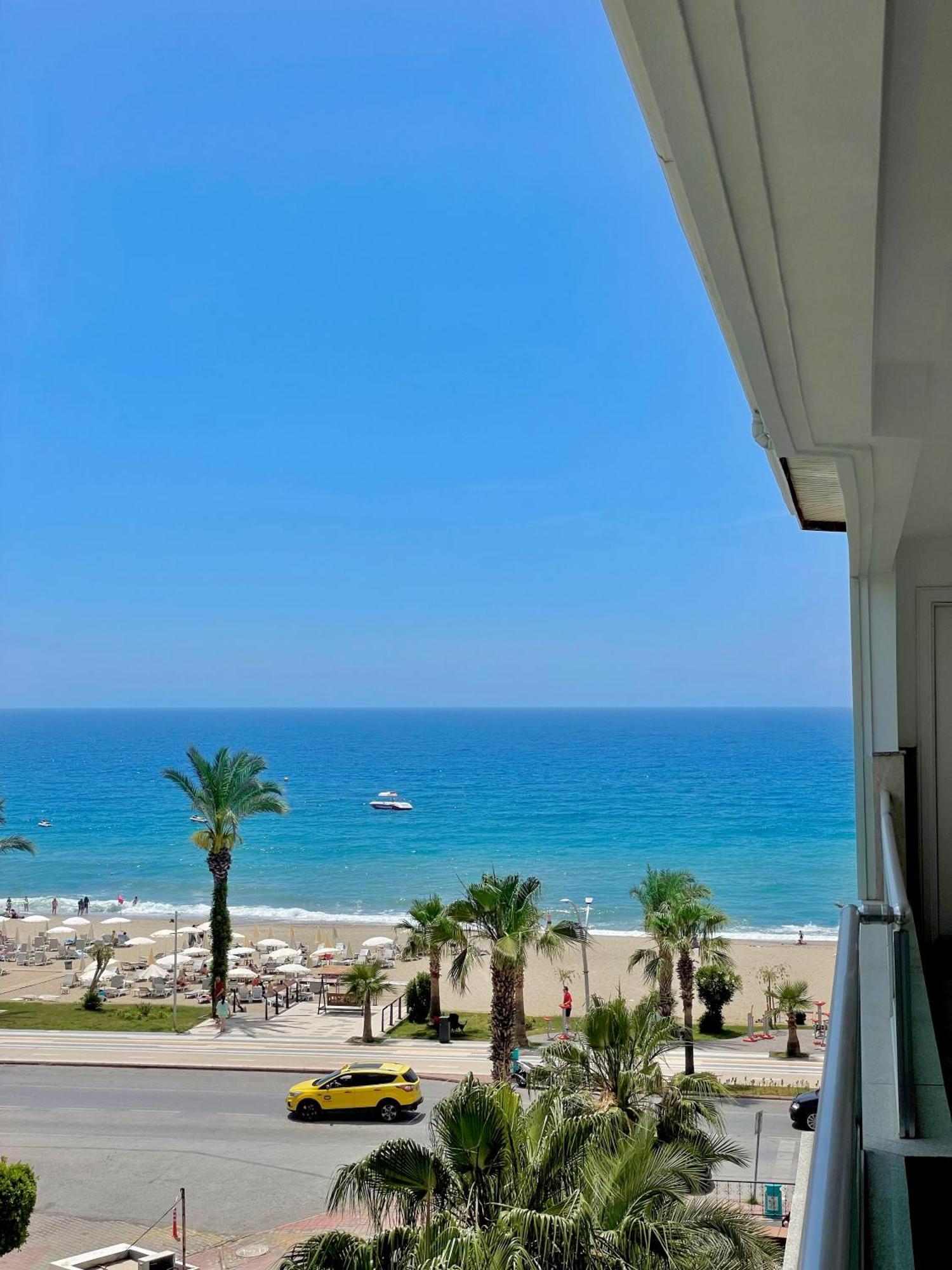 Sa Apartments! Beachfront With Sea View & Pool Apartament *