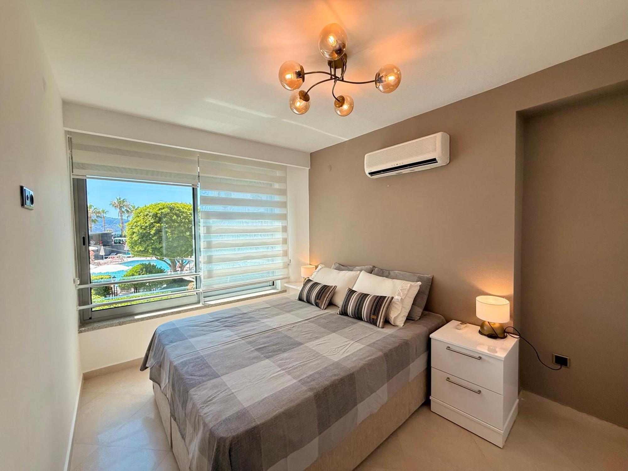Sa Apartments! Beachfront With Sea View & Pool Apartament