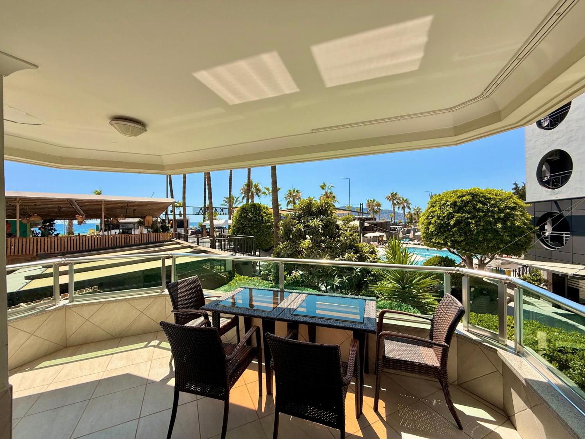 Sa Apartments! Beachfront With Sea View & Pool Apartament *